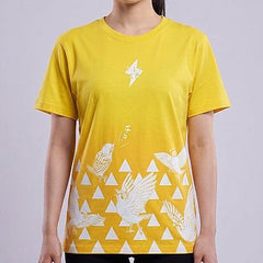 Gradient T-shirt(Chu)-Demon Slayer: Kimetsu no YaibaS — Zenitsu Agatsuma Demon Slayer — Female — Aya (neck-down)