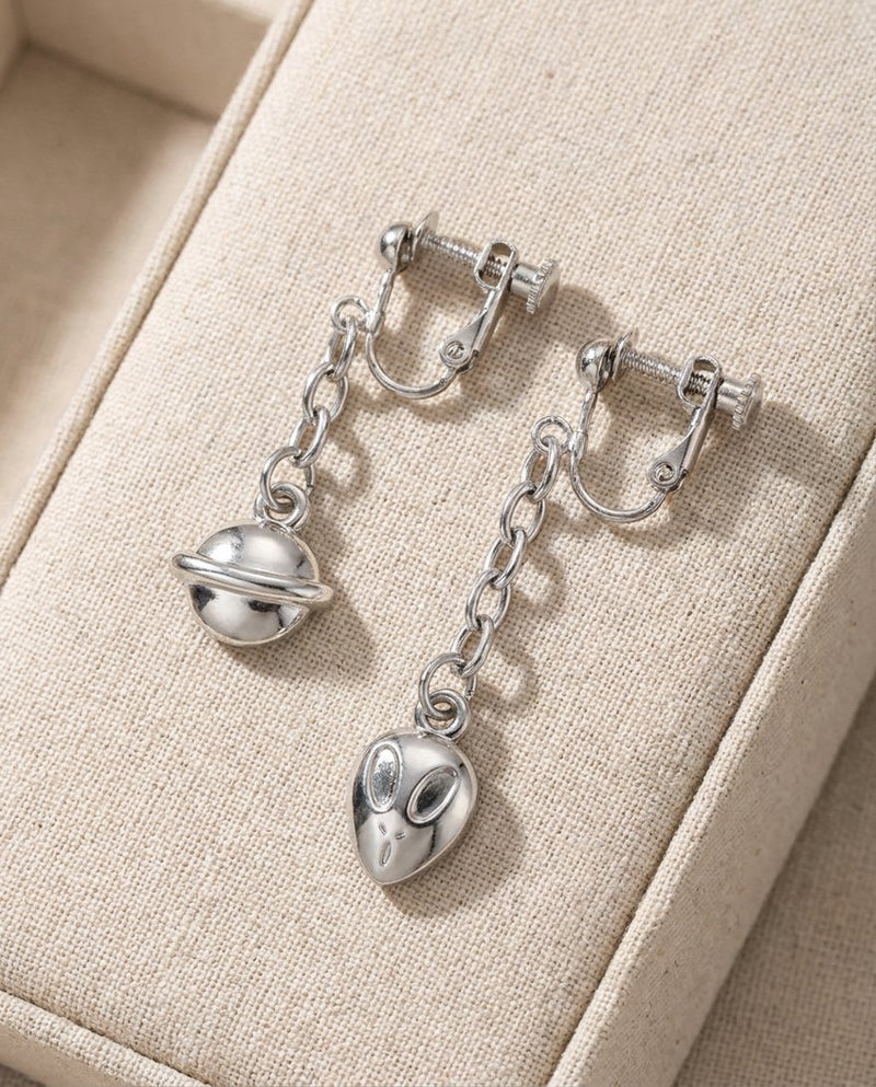 Dandadan: Okarun & Momo – Jewelry | Product shot | Official Funikido merchandise