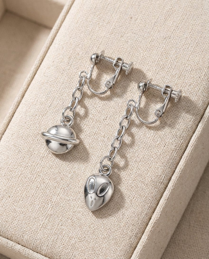 Dandadan: Okarun & Momo – Jewelry | Product shot | Official Funikido merchandise